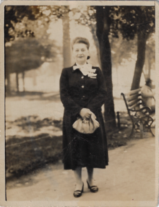 Regina Bachner, madre de Lili y Anni Krumholz, quien llegó a Chile después de sobrevivir la guerra.
