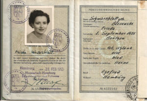 Pasaporte con el que emigró a Chile en 1954.