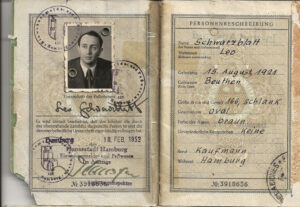 Pasaporte con el que emigró a Chile en 1954 (II).