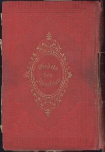 Sidur (libro de rezo diario) de Herman Baron. Fue un regalo de su madre, junto a un Majzor (libro de rezo fiestas altas) en 1915, para que los portase durante la Primera Guerra Mundial.