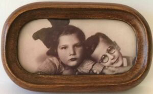 Ruth y Rafael Redlich, asesinados en Auschwitz a los 10 y 8 años de edad respectivamente, hijos de Sylvia Broder de Redlich (hermana de Josef).