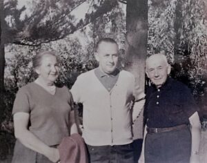 Recha Munter y Hubert Markiewitz junto a su hijo Hans (Juan) en Chile.