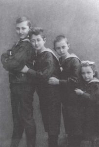 Herbert Goetz y sus hermanos, Alemania, 1908.