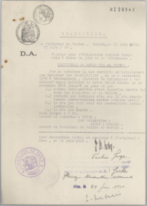 Traducción al francés del Certificado de Antecedentes de la Policía de Berlín, emitido para emigrar a Chile, con fecha 26 de Junio de 1939, a nombre de Max Brandenstein. Timbre del Consulado de Chile en Marsella.