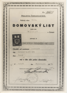Documentación Checa de Max Brandenstein y Elsbeth Goldschmidt, que les permitió escapar de Alemania hacia Checoslovaquia, en 1940, gracias a la ayuda de su chofer. Lograron llegar a Bruselas, y luego se embarcaron rumbo a Chile.